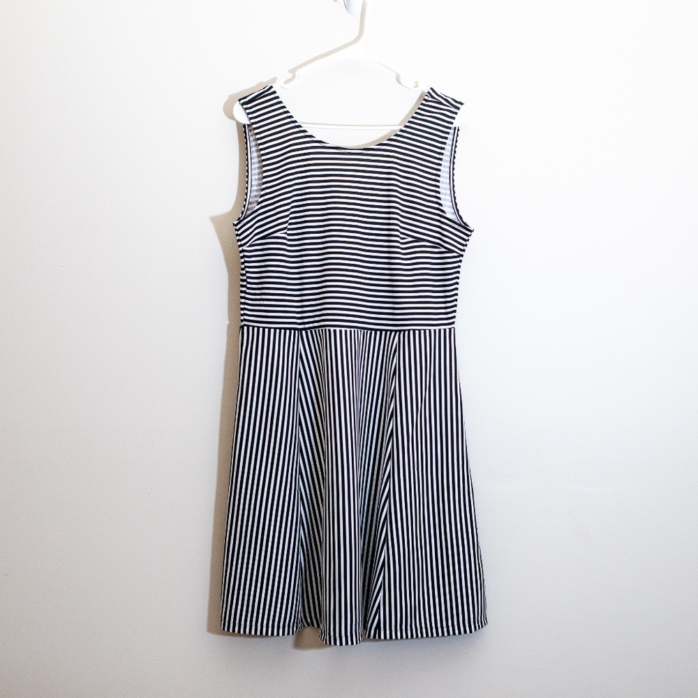 ⚡️ H&M Black & White Striped Skater Dress - NWT